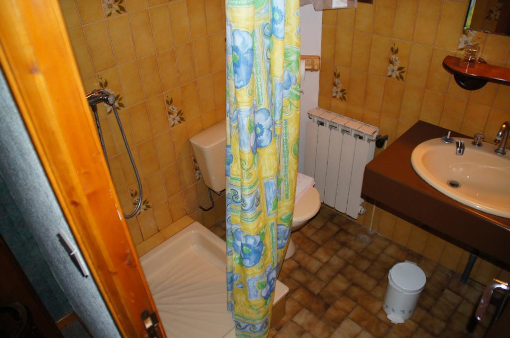 Le Relais Des Vaudois Hotel Freissinieres Camera foto